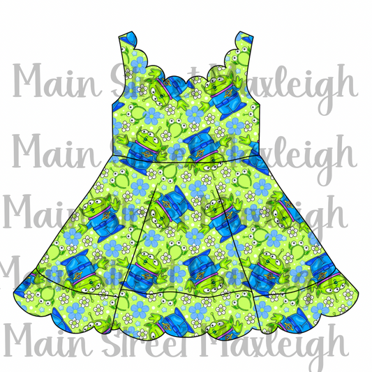The claw scallop dress